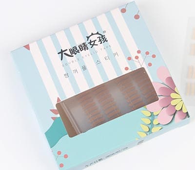 大眼睛女孩双眼皮贴
