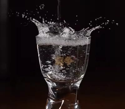 莫争酒